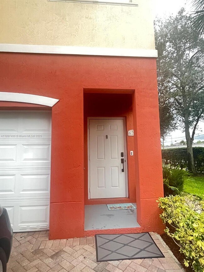 Building Photo - Modern Spacious 3-Bedroom 2-Story Condo in...