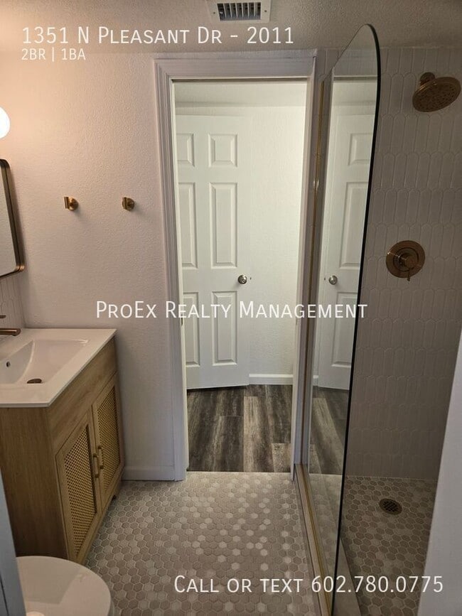 Building Photo - 1351 N Pleasant Dr