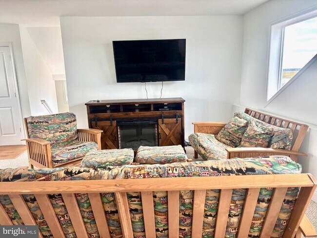 Building Photo - 448 Dock Rd