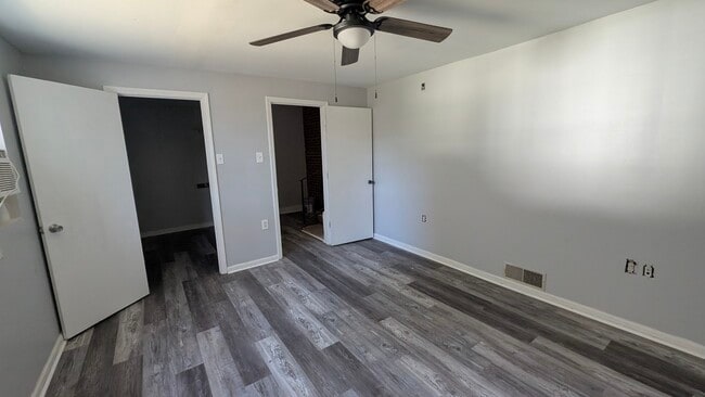 Building Photo - 125 Holly Dr