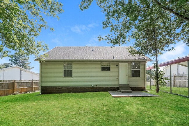Building Photo - 379 Donna Dr