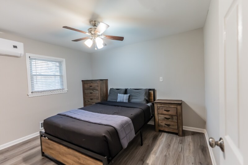 Building Photo - 586 Oakside Dr SW