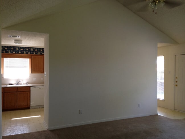 Building Photo - Duplex