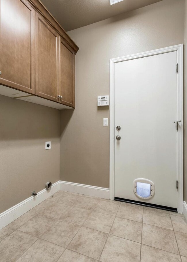 Building Photo - Great Harlan Ranch Home! Don't miss out! It won't last long!