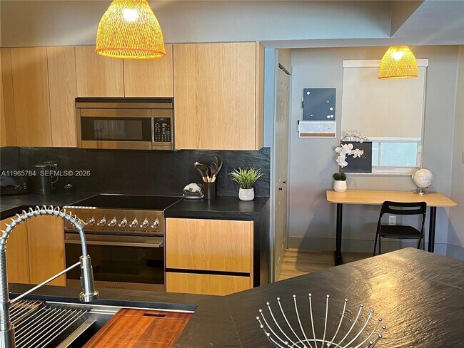 Building Photo - 3145 NE 184th St