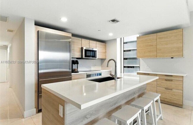 Building Photo - 16385 Biscayne Blvd