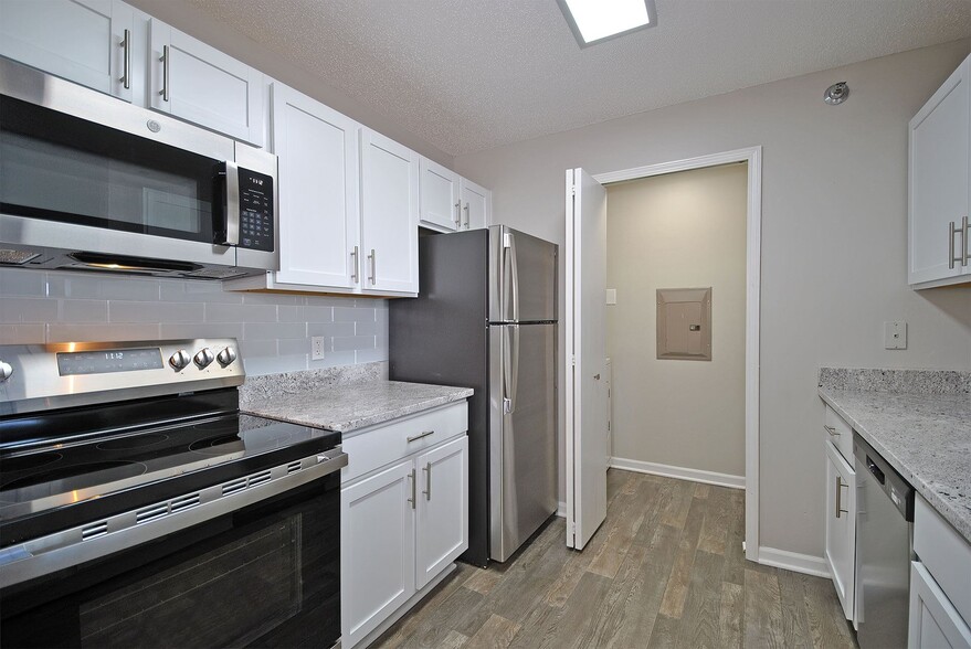 Primary Photo - Pendleton Park Apartments