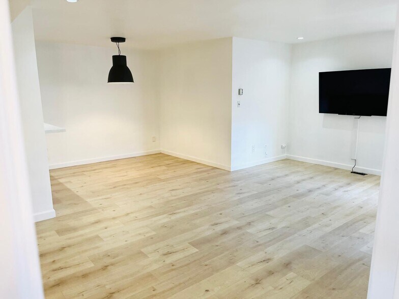 Building Photo - 358 S Gramercy Pl