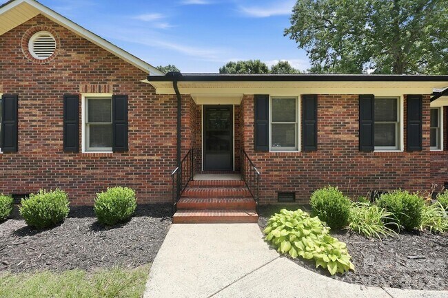Building Photo - 6299 Spring Ct Ln