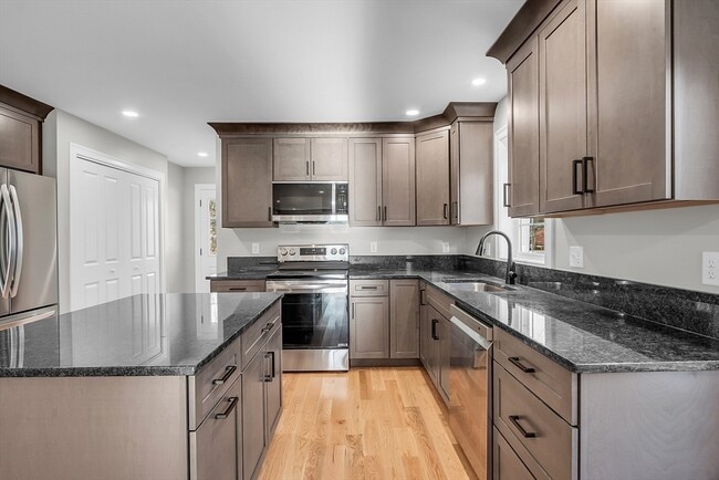 Building Photo - 88 Main St