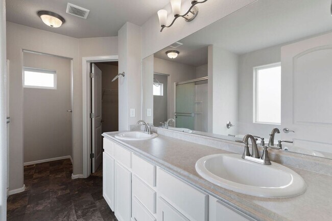 Building Photo - 3 Bedroom 2 1/2 Bath in Loveland