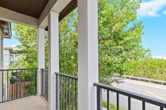 Building Photo - Northwest 61 Lane, Doral, FL 33178 - 4 BR 3.5 BA Townhouse