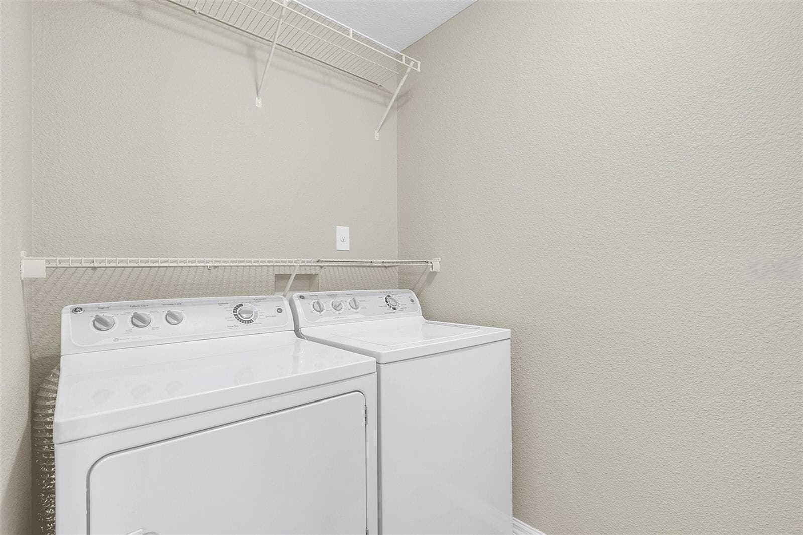 Building Photo - 2918 Antique Oaks Cir