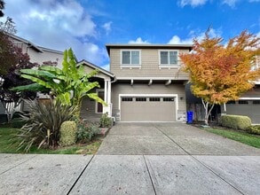 Building Photo - Gorgeous 4 Bed, 2.5 Bath Tuscany Home!