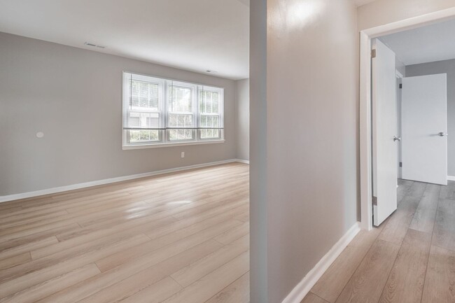 Building Photo - 1 bedroom | 1 bath - NEW RENOVATION Magnol...