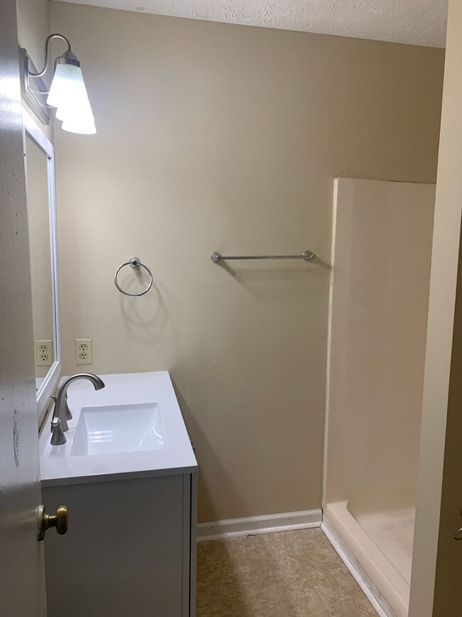 Building Photo - 3 Bedroom, 2 Bath in Rockingham