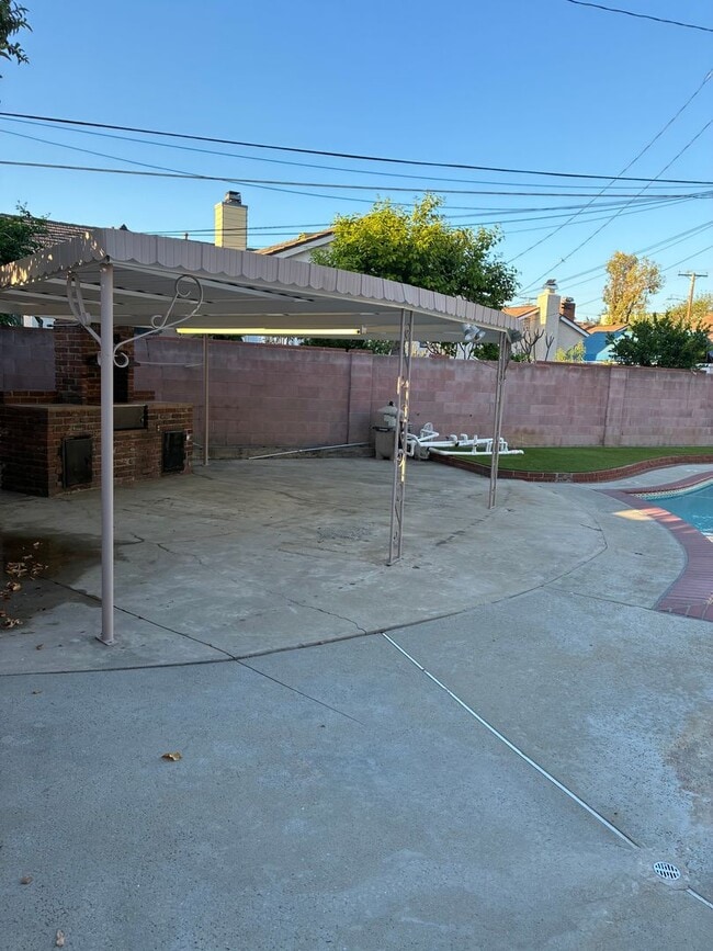 Building Photo - Beautiful 4 bed 3 bathroom