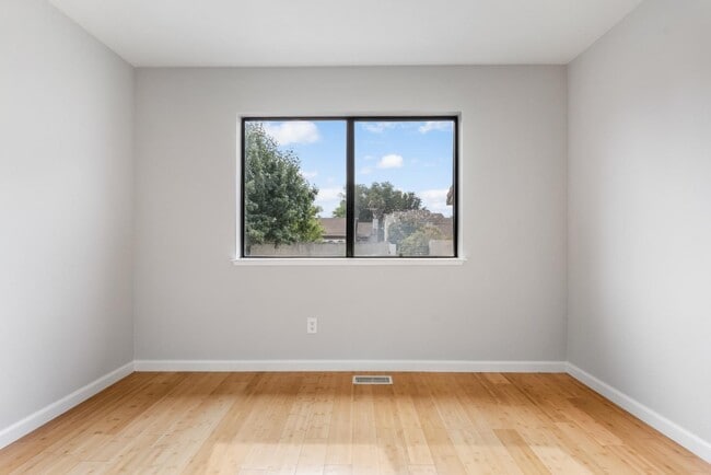 Building Photo - 922 Jungfrau Ct