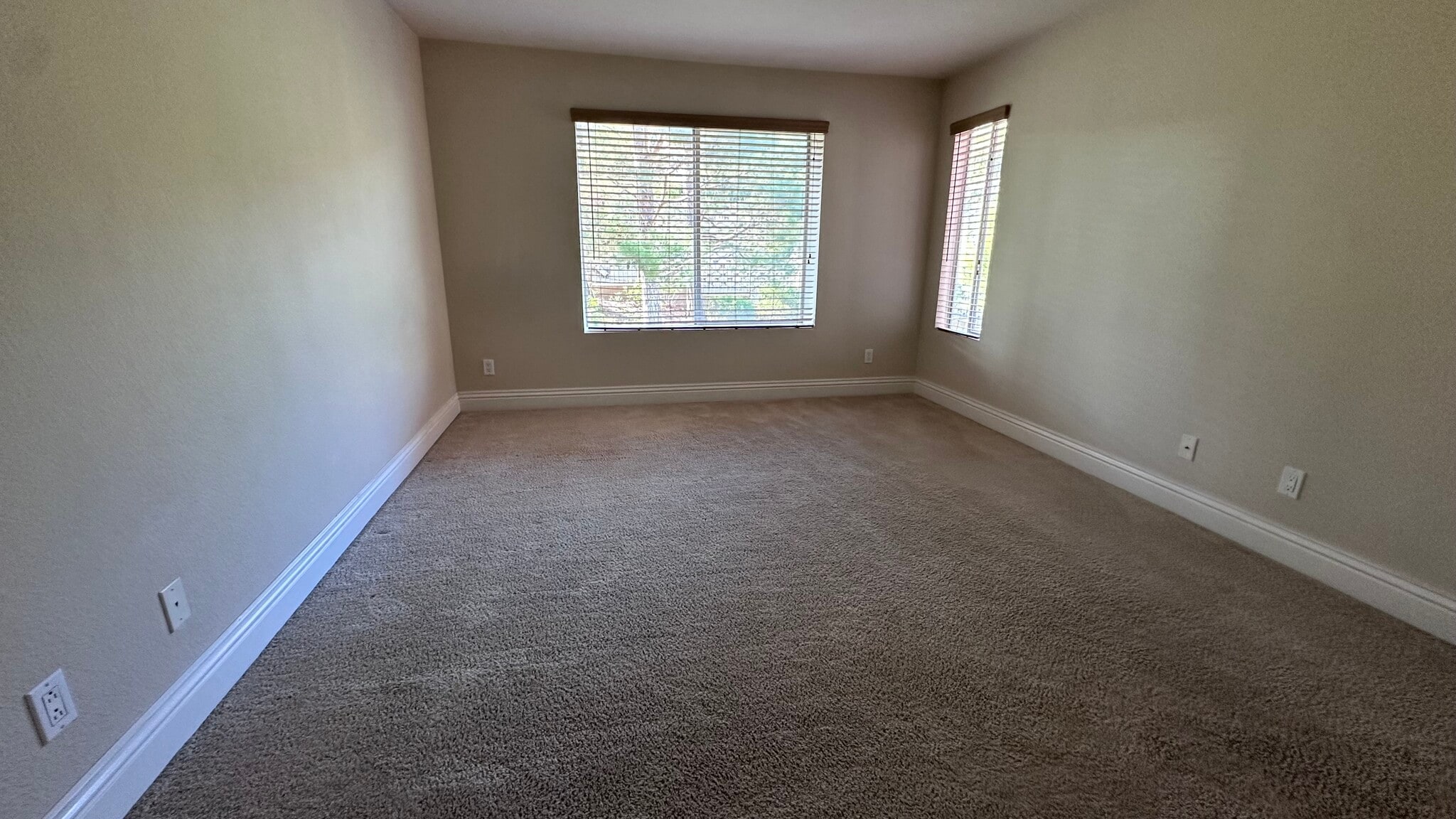 Building Photo - 2275 Del Mar Way