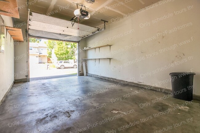 Building Photo - 12530 SE Taggart St
