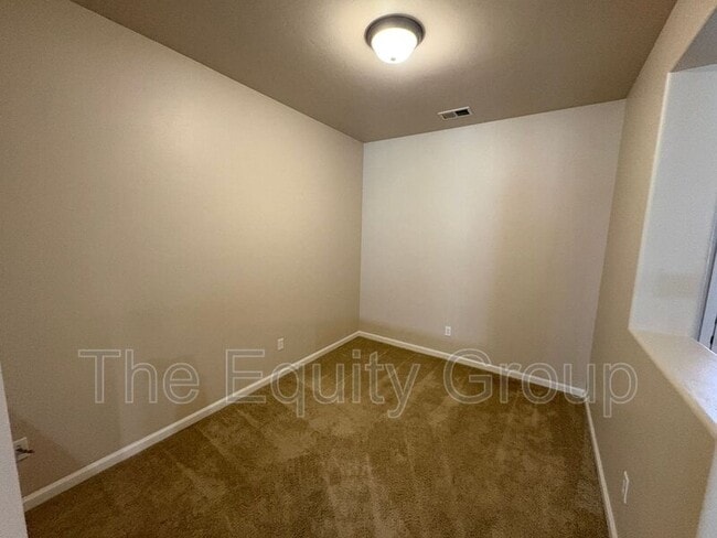 Building Photo - 4911 W Elkhorn Ave