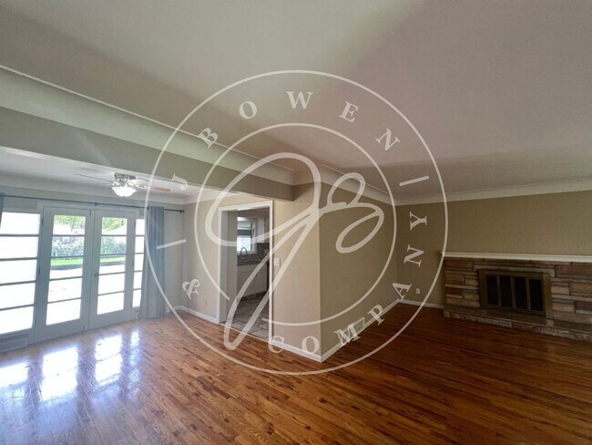 Building Photo - "Charming 4-Bedroom Washington Local Gem w...