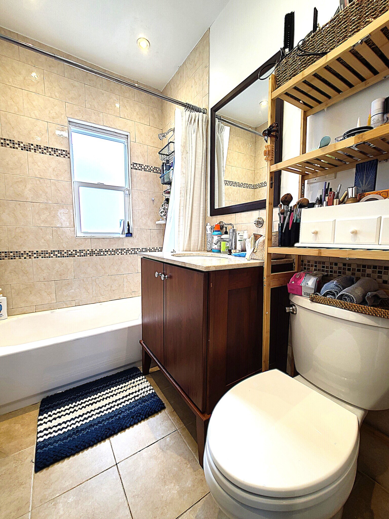 Building Photo - 26 Larose Pl