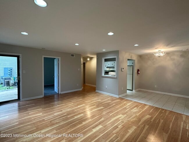 Building Photo - 143 Tanglewood Pl