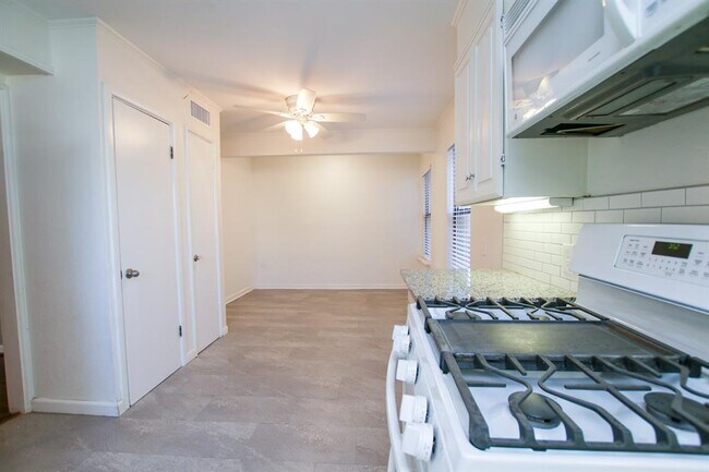 Building Photo - 6824 Southridge Dr