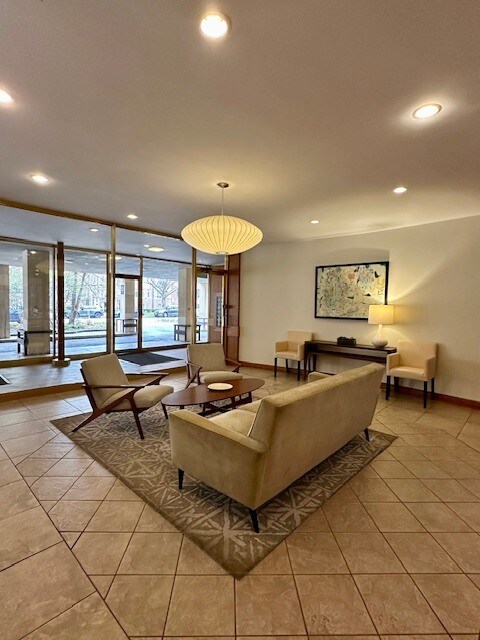 Building Photo - 1516 Hinman Ave