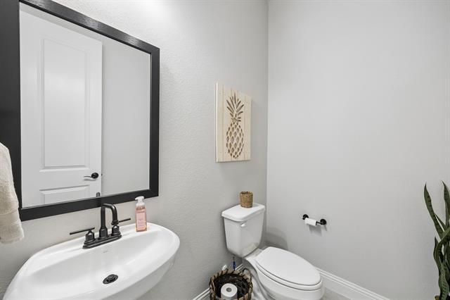 Building Photo - 406 Worthing Way