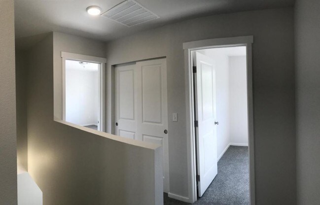 Building Photo - 301 Middleton Ct SE