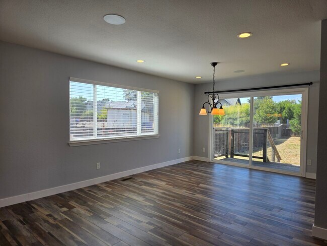 Building Photo - 780 W Cotati Ave