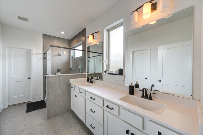 Building Photo - 10636 Wild Chives