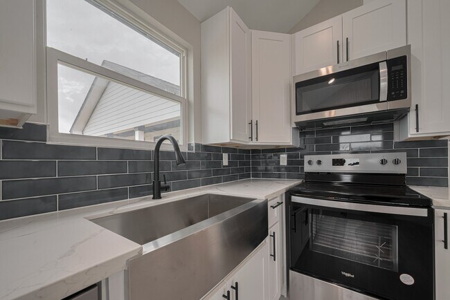 Building Photo - 837 22nd St