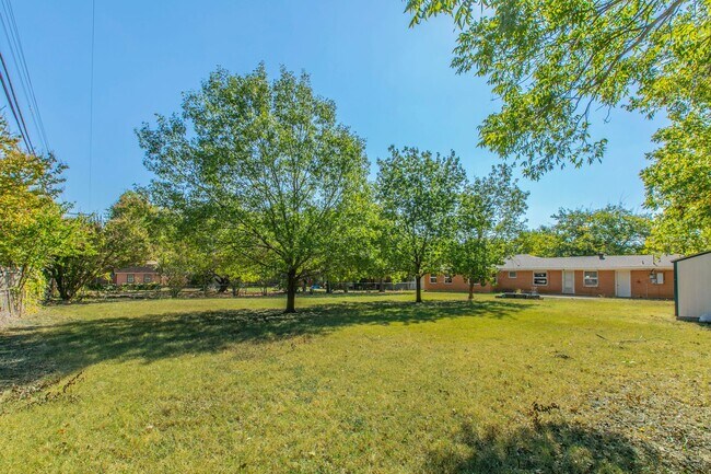 Building Photo - Stylish & Spacious 3-Bed Home