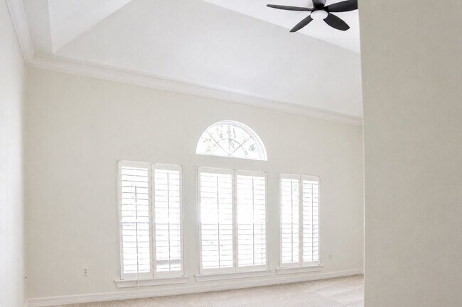 Building Photo - 43 Wincrest Falls Dr
