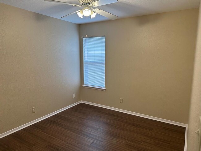 Building Photo - 2208 Katy Ln
