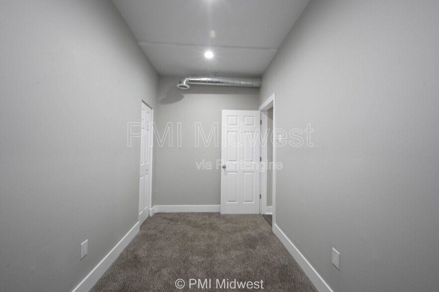 Building Photo - 2060 N Delaware St