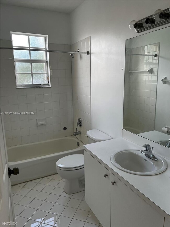 Building Photo - 3 br, 2 bath House - 1490 NE 33rd Ave # 20...