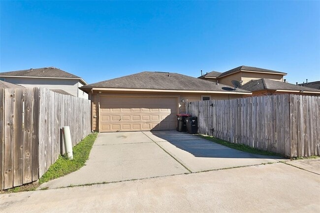 Building Photo - 8231 Gran Villa Dr