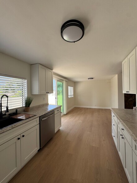 Building Photo - 1734 Prospect Ave