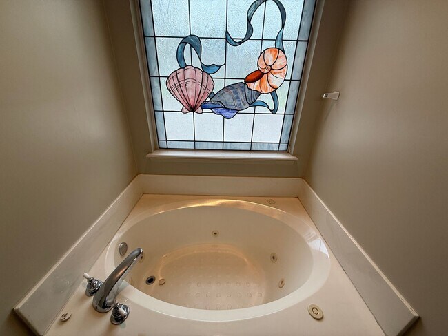 Building Photo - Right On The Green- 3 Bedroom Updated Home on Battle Creek