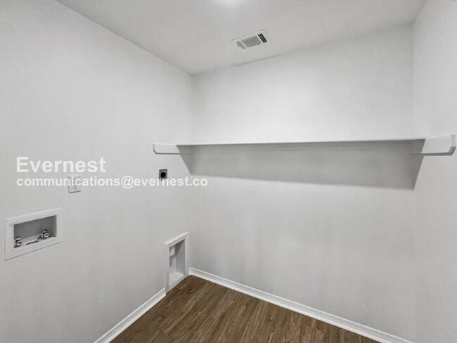 Building Photo - 1515 Ridgefield Cir