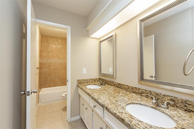 Building Photo - 11407 Briar Rose Dr