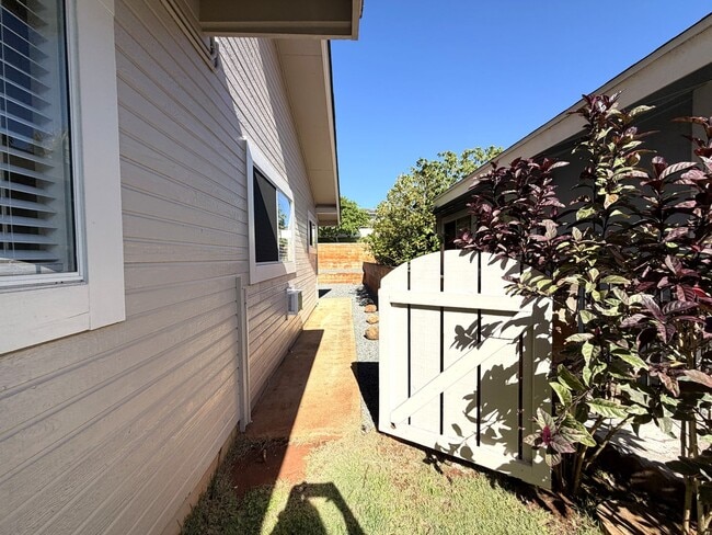 Building Photo - ROYAL KUNIA - 4 BDRM/2 BATH/ENCLOSED GARAGE