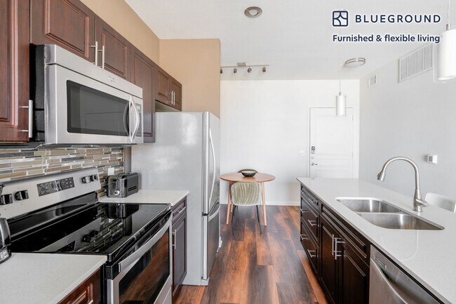 Building Photo - 11601 Century Oaks Terrace
