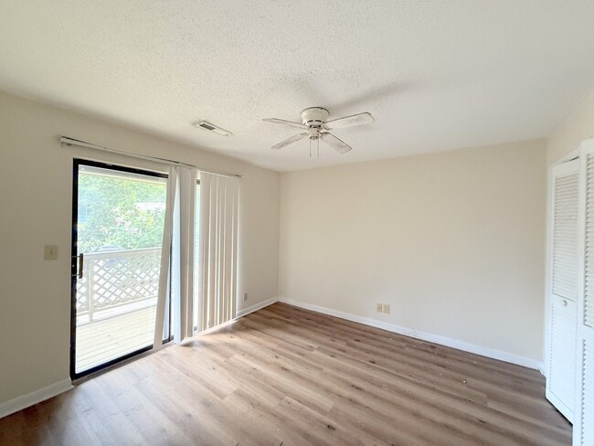 Building Photo - 4975-4977 7 Pine Cir