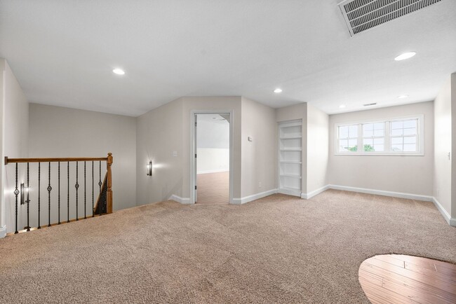 Building Photo - Pet Friendly Four Bedroom off Exit 8!
