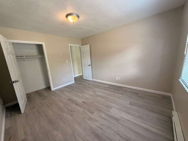 Building Photo - 140 Chapel Dr